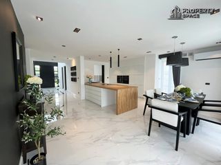 Villa en alquiler y en venta de 5 habitaciones en Bang Lamung, Chonburi