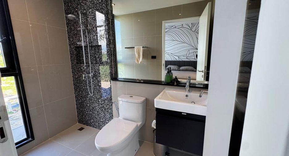 Villa en alquiler y en venta de 5 habitaciones en Bang Lamung, Chonburi