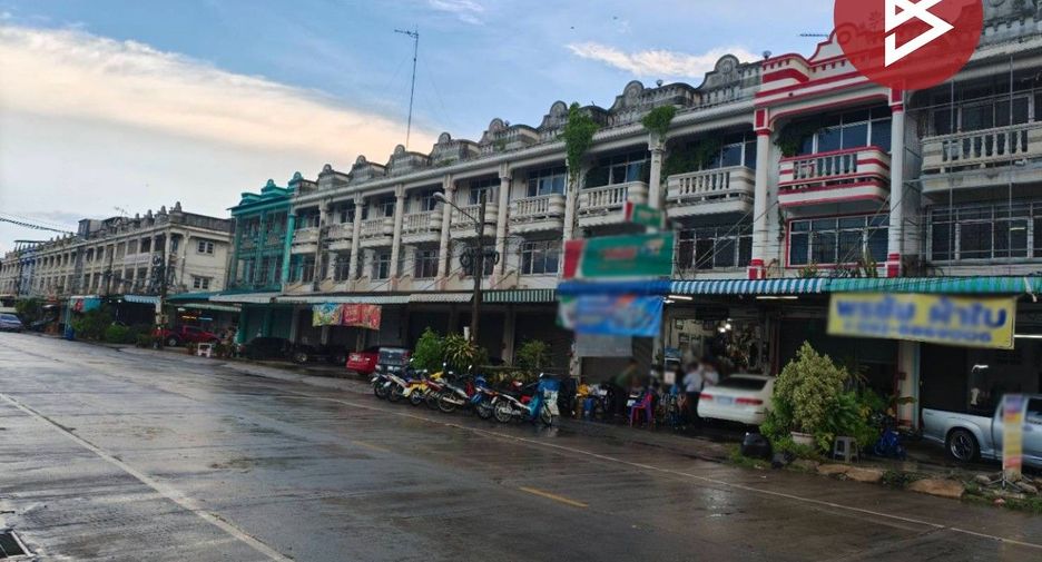 À vendre 2 chambres local commercial à Phanom Sarakham, Chachoengsao