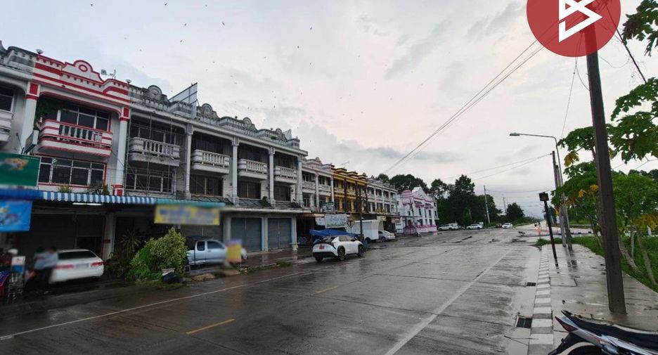 À vendre 2 chambres local commercial à Phanom Sarakham, Chachoengsao