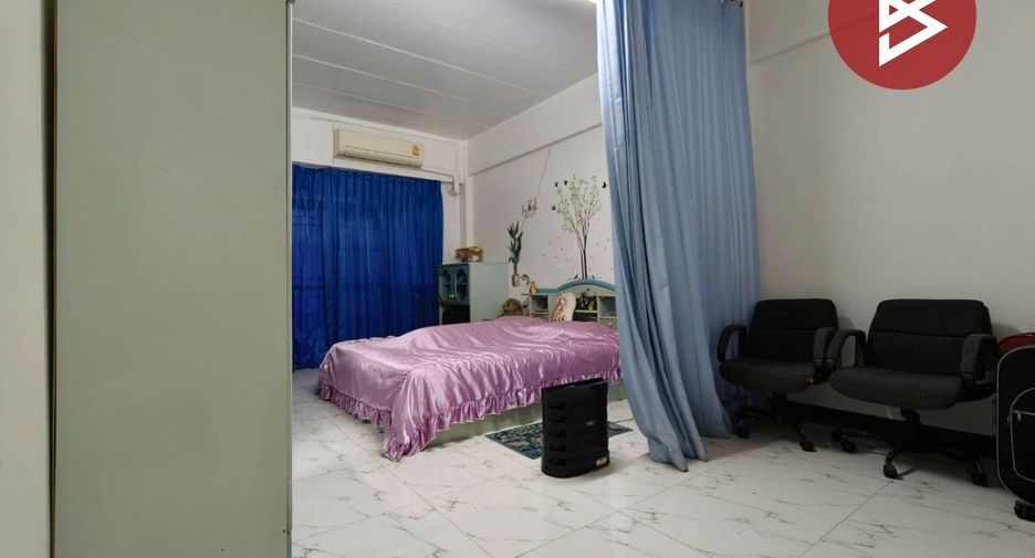 À vendre 2 chambres local commercial à Phanom Sarakham, Chachoengsao