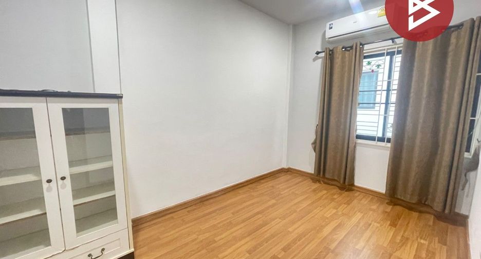 Casa adosada en venta de 3 habitaciones en Mueang Chon Buri, Chonburi