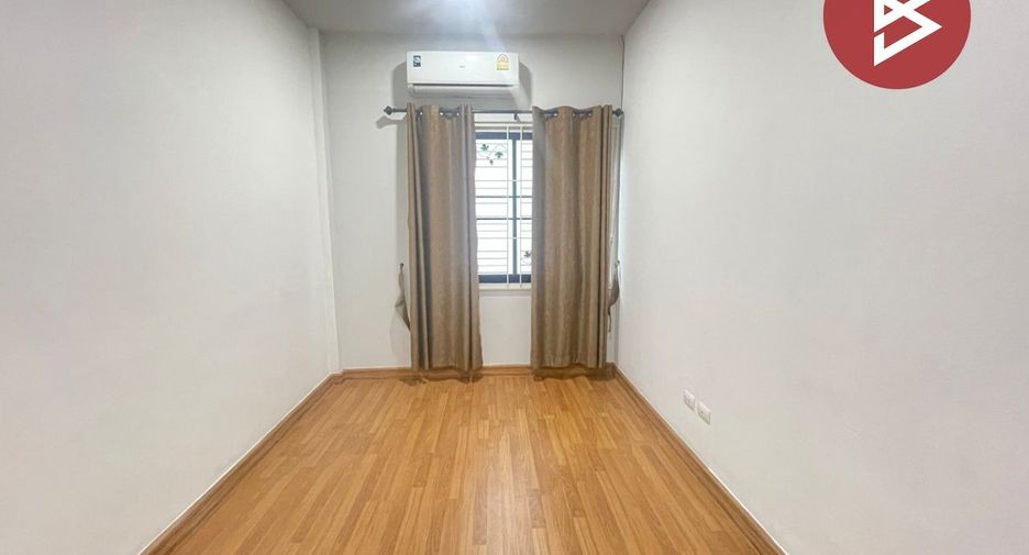 Casa adosada en venta de 3 habitaciones en Mueang Chon Buri, Chonburi