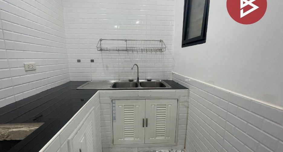 Casa adosada en venta de 3 habitaciones en Mueang Chon Buri, Chonburi