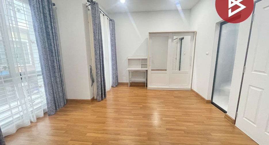 Casa adosada en venta de 3 habitaciones en Mueang Chon Buri, Chonburi