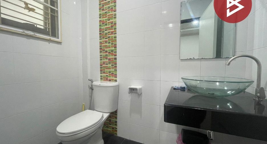 Casa adosada en venta de 3 habitaciones en Mueang Chon Buri, Chonburi