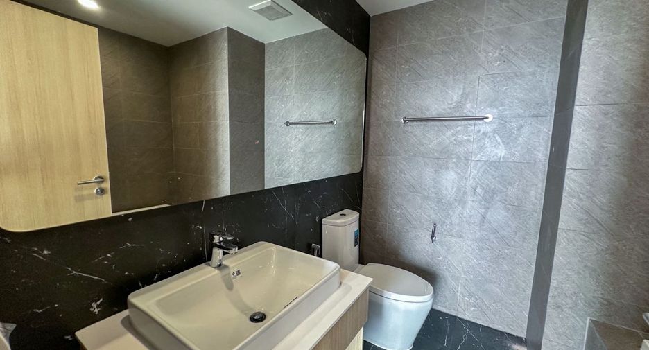 For rent 2 bedrooms condo in Bang Na, Bangkok