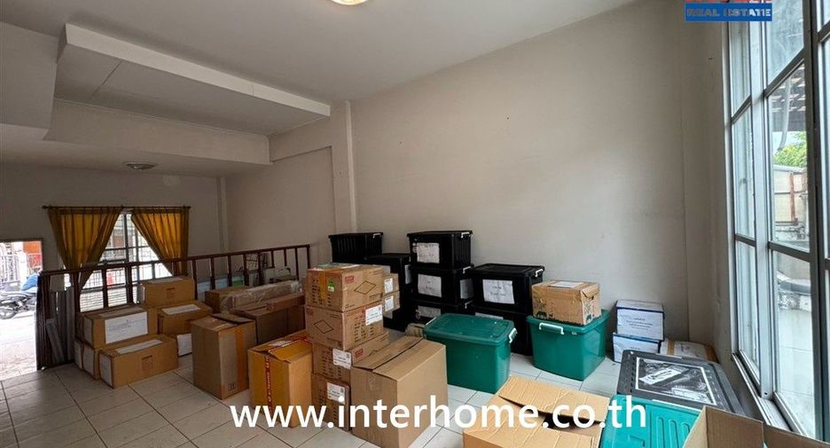 Продажа 3 спальни таунхаус в Лат Пхрао, Бангкок