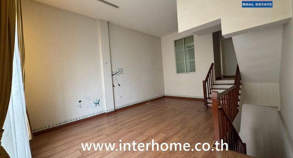 Продажа 3 спальни таунхаус в Лат Пхрао, Бангкок