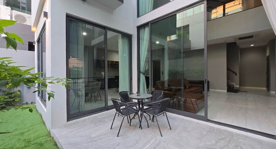 Haus zur Miete mit 4 Zimmer in Suan Luang, Bangkok