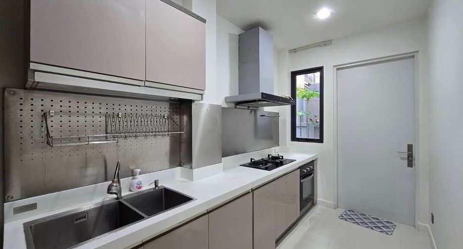 Haus zur Miete mit 4 Zimmer in Suan Luang, Bangkok