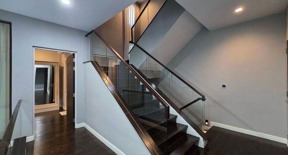Haus zur Miete mit 4 Zimmer in Suan Luang, Bangkok