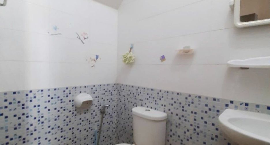 Reihenhaus zum Kauf mit 2 Zimmer in Si Racha, Chonburi