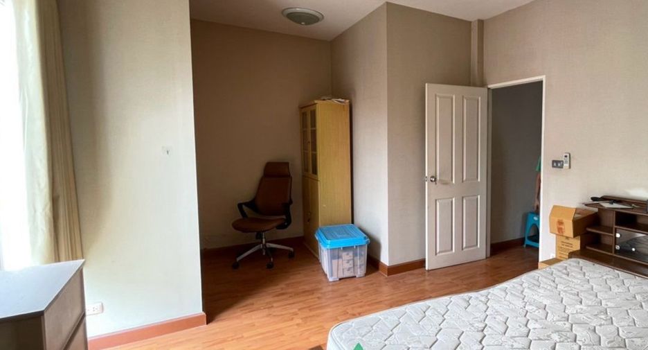 Haus zum Kauf mit 3 Zimmer in Pak Kret, Nonthaburi