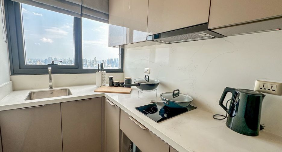 For rent 3 ベッドルーム condo in Huai Khwang, Bangkok