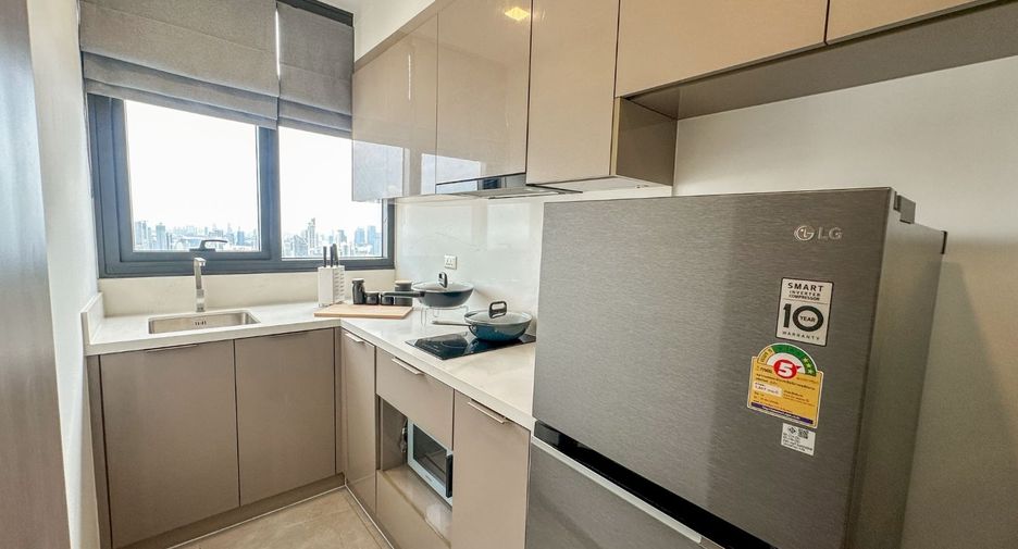 For rent 3 ベッドルーム condo in Huai Khwang, Bangkok