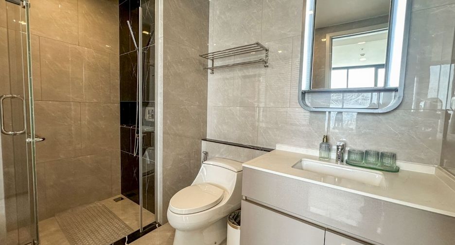 For rent 3 ベッドルーム condo in Huai Khwang, Bangkok