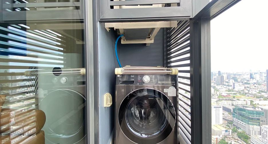 For rent 3 ベッドルーム condo in Huai Khwang, Bangkok