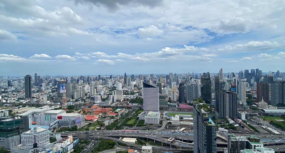 For rent 3 ベッドルーム condo in Huai Khwang, Bangkok