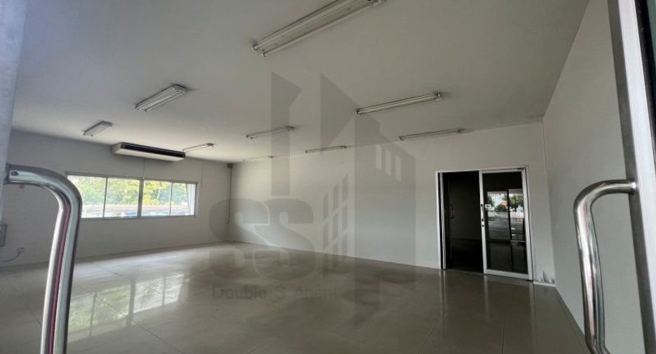 For rent 4 bedrooms warehouse in Bang Phli, Samut Prakan