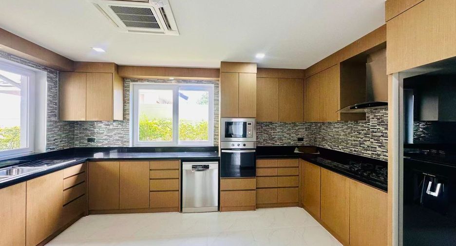 For sale 4 bedrooms house in Bang Lamung, Chonburi