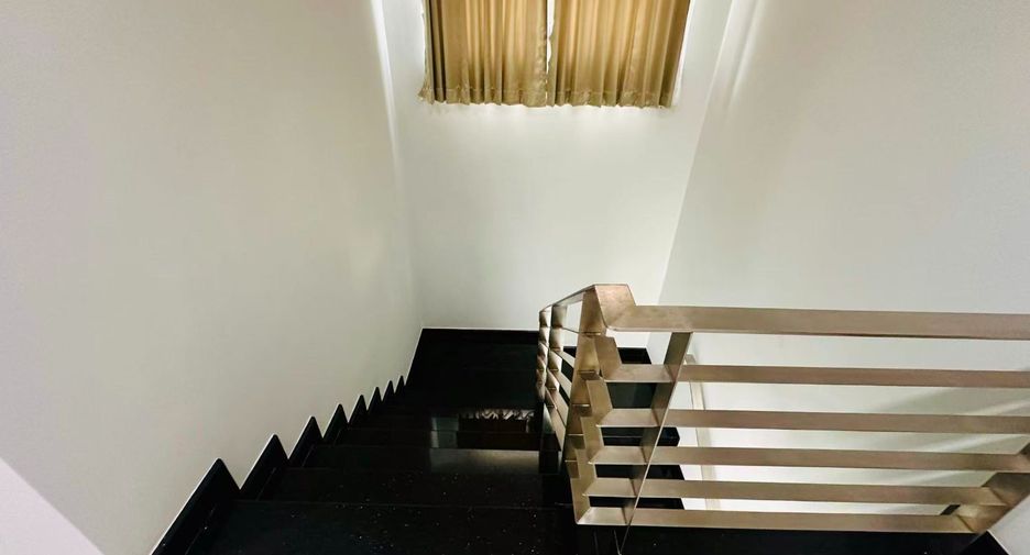 For sale 4 bedrooms house in Bang Lamung, Chonburi