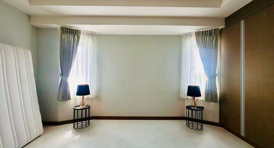 For sale 4 bedrooms house in Bang Lamung, Chonburi
