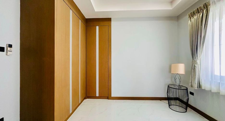 For sale 4 bedrooms house in Bang Lamung, Chonburi