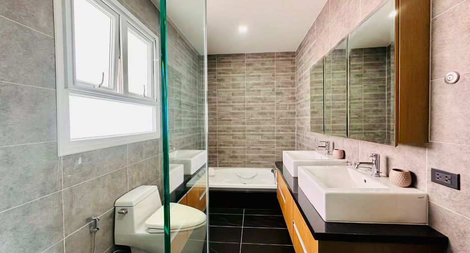 For sale 4 bedrooms house in Bang Lamung, Chonburi