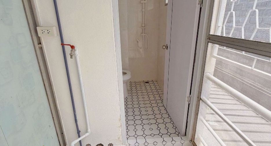 For sale 1 bed condo in Mueang Samut Prakan, Samut Prakan