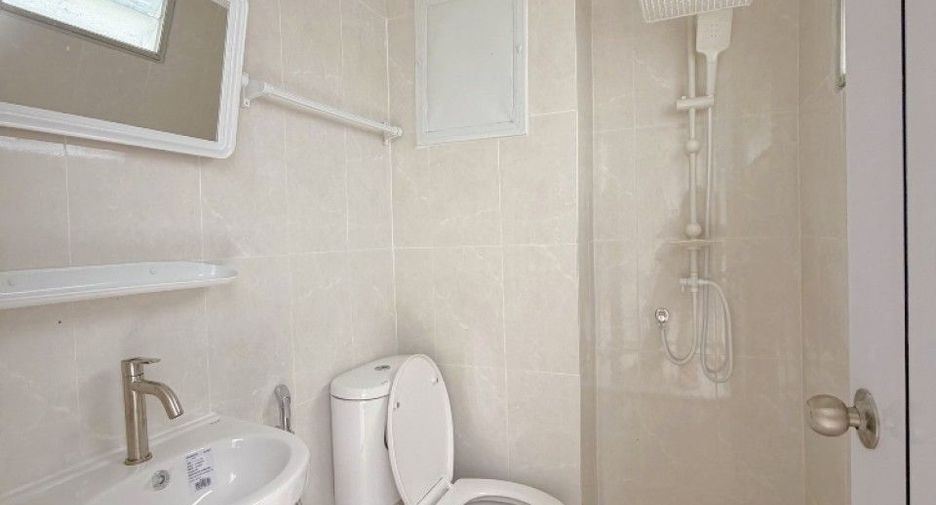 For sale 1 bed condo in Mueang Samut Prakan, Samut Prakan