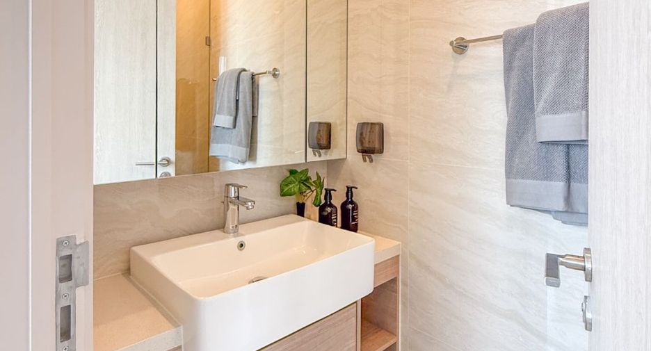 For sale 1 bed condo in Phaya Thai, Bangkok