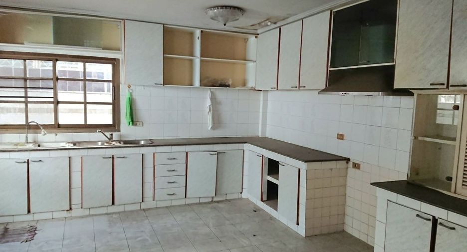 Casa en venta de 10 habitaciones en Chatuchak, Bangkok