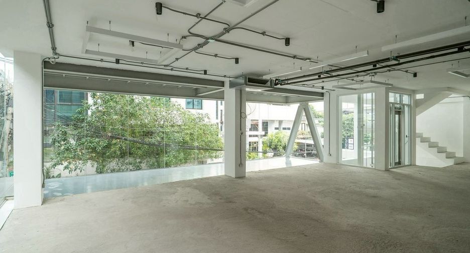 Local comercial en alquiler y en venta en Suan Luang, Bangkok