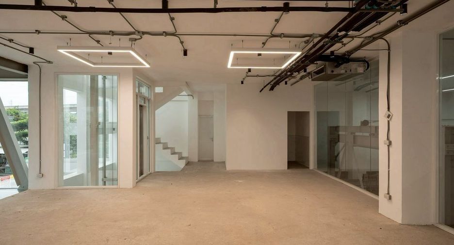 Local comercial en alquiler y en venta en Suan Luang, Bangkok