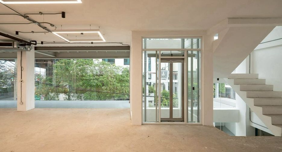 Local comercial en alquiler y en venta en Suan Luang, Bangkok
