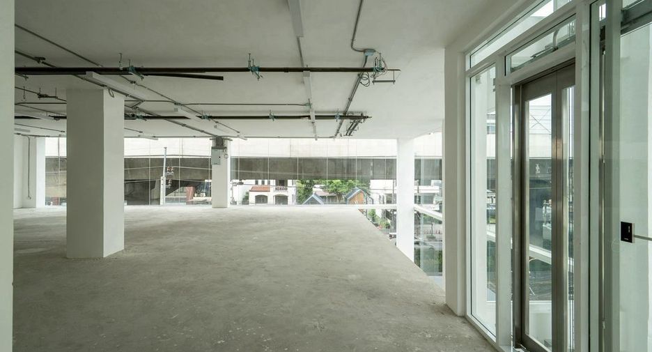 Local comercial en alquiler y en venta en Suan Luang, Bangkok
