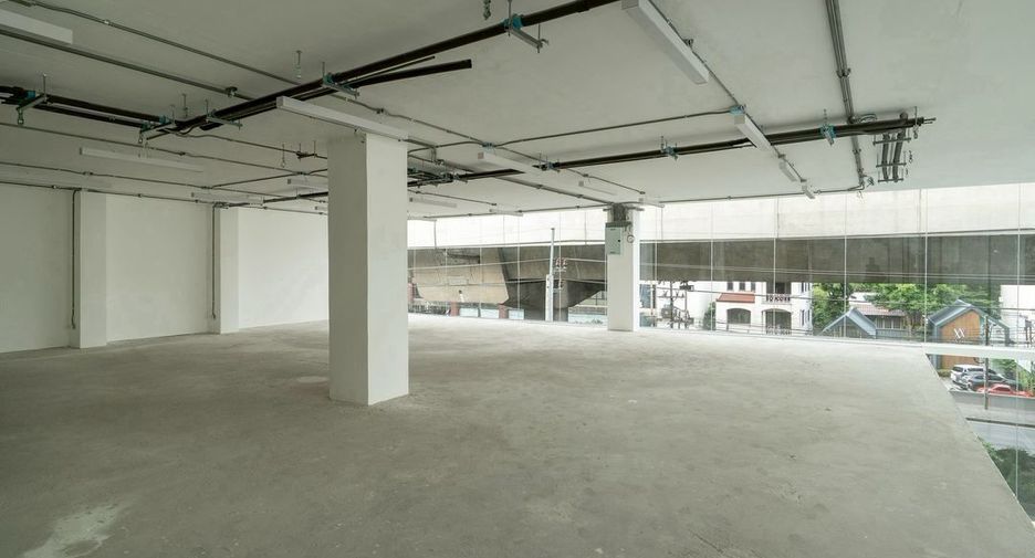 Local comercial en alquiler y en venta en Suan Luang, Bangkok