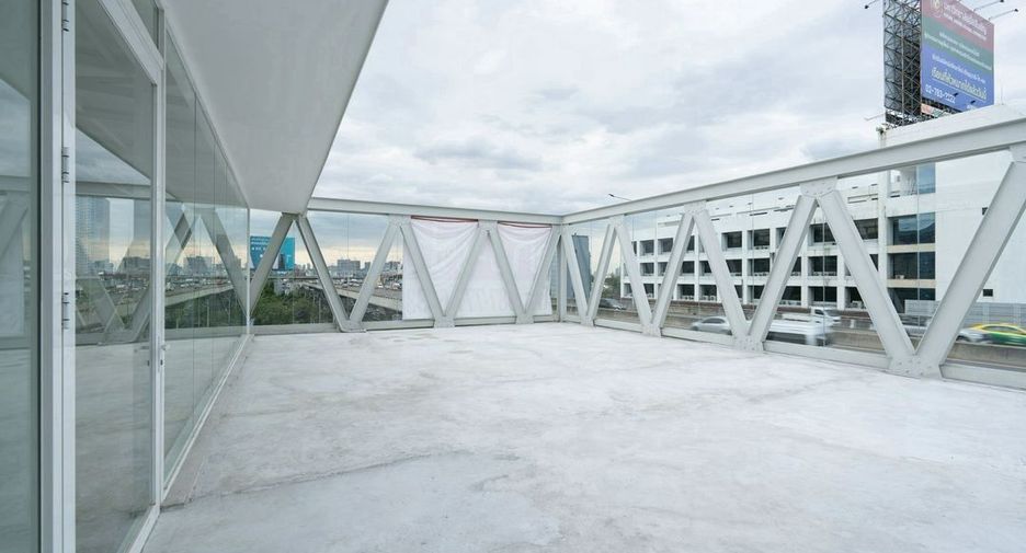 Local comercial en alquiler y en venta en Suan Luang, Bangkok