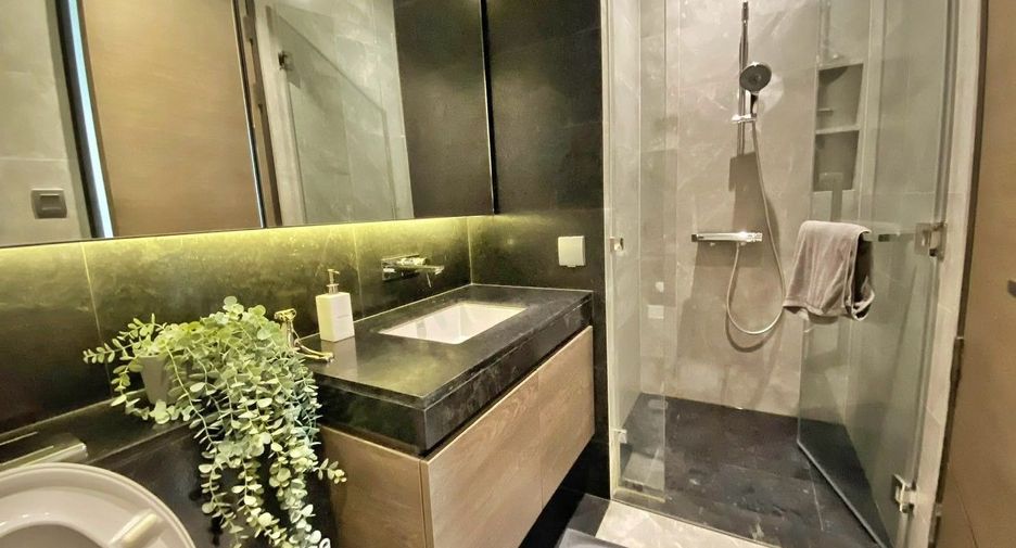For rent 2 bedrooms condo in Pathum Wan, Bangkok