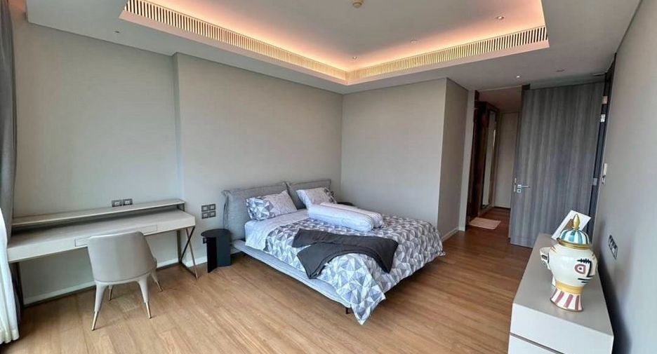 For rent 2 bedrooms condo in Pathum Wan, Bangkok