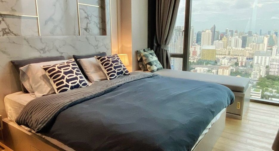 For rent 2 bedrooms condo in Pathum Wan, Bangkok