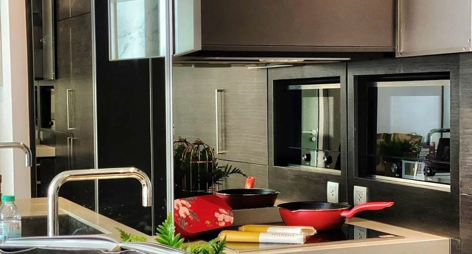 For rent 2 bedrooms condo in Pathum Wan, Bangkok