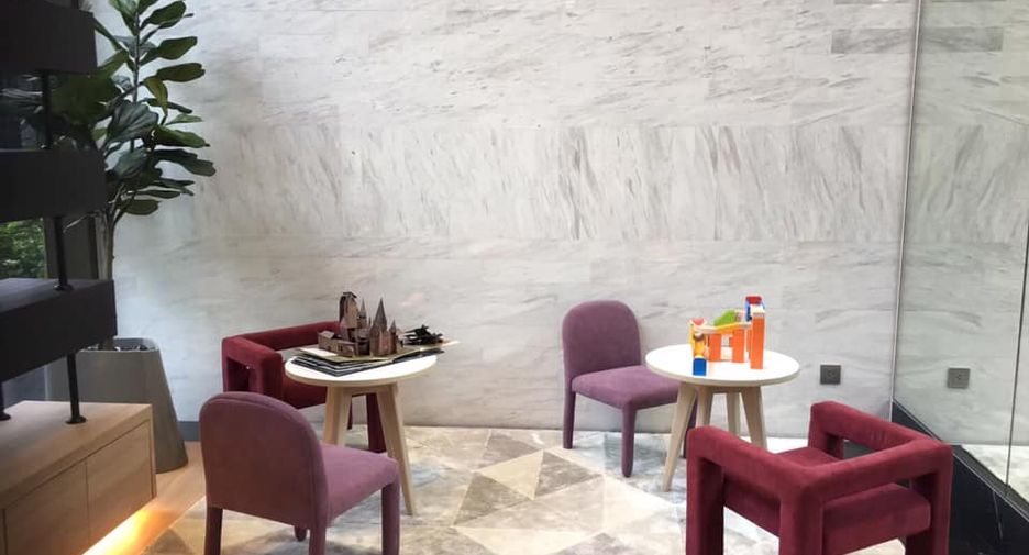 For rent 2 bedrooms condo in Pathum Wan, Bangkok