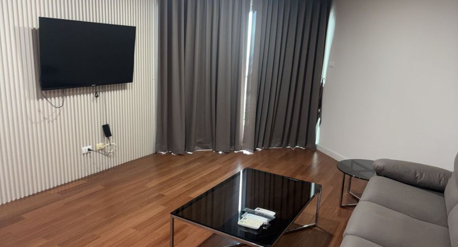 À louer 2 chambres condo à Huai Khwang, Bangkok