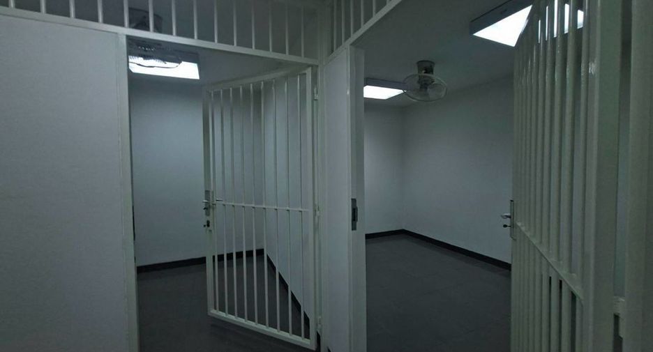 For rent retail Space in Yan Nawa, Bangkok