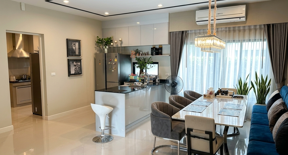 For rent 5 bedrooms house in Pak Kret, Nonthaburi