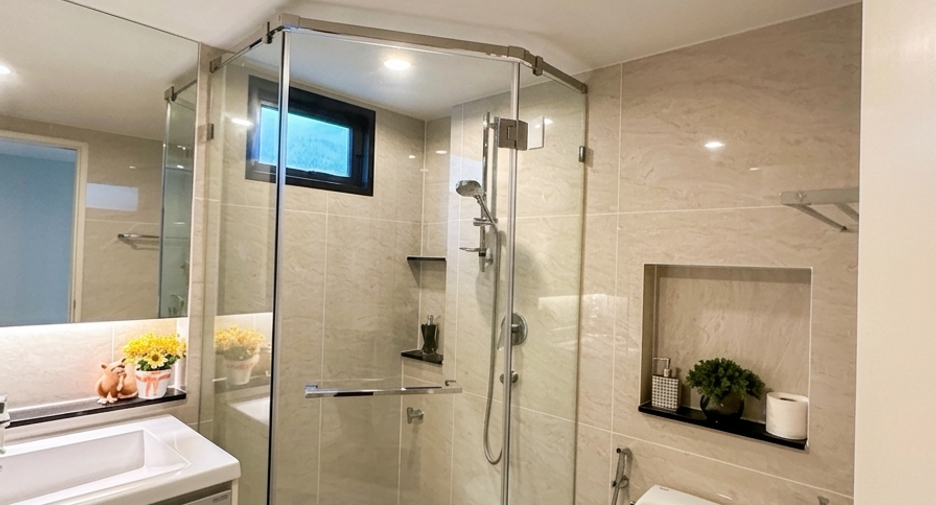 For sale 5 bedrooms house in Pak Kret, Nonthaburi