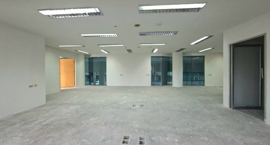 For rent retail Space in Khlong Toei, Bangkok