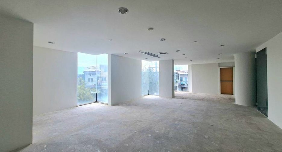 For rent retail Space in Khlong Toei, Bangkok